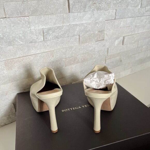 Bottega Veneta Beige Lambskin Leather ‘BV Bold’ Mule Heels - Picture 7 of 14